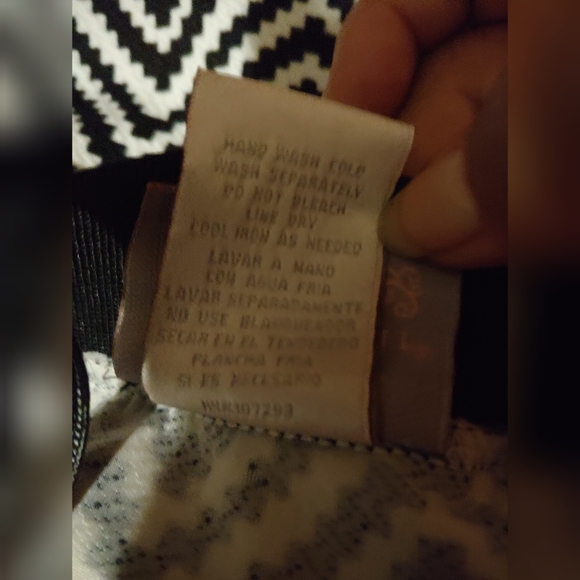 ❤Black & White Chevon Design Skirt - Picture 4 of 5